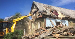 Промышленный демонтаж пристроек к дому в отрадном | Цены от 561 руб. за м2
