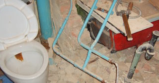 Профессиональный демонтаж перегородки ванной и туалета в отрадном - от 561 рублей